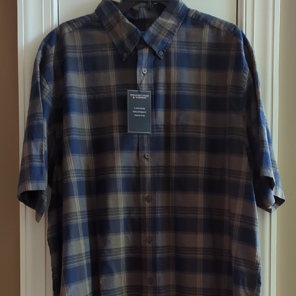 Roundtree & Yorke Blue and Tan Casual Button Down Shirt